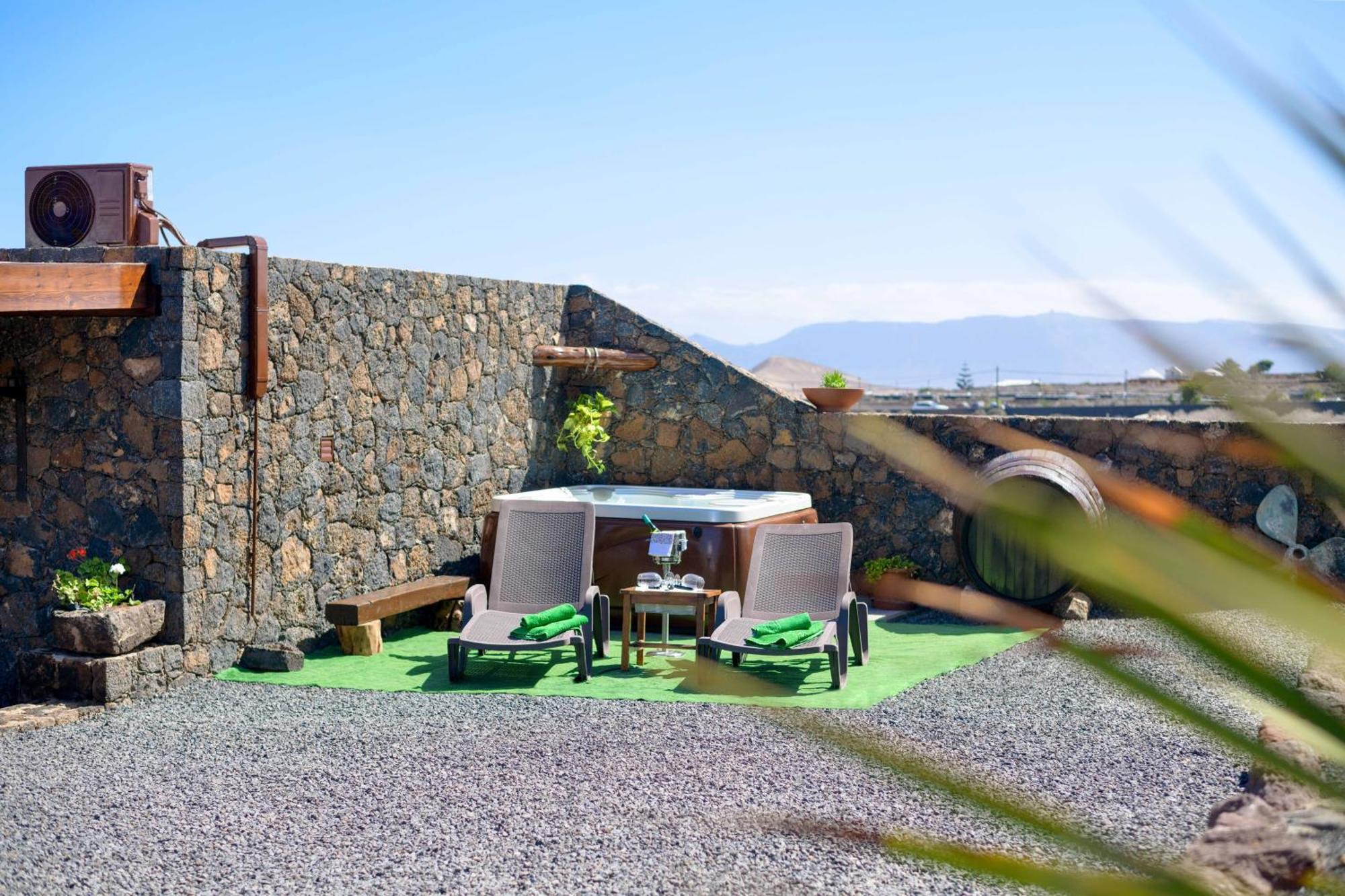 Apartamento Los 4 Nobles Tinajo Exterior photo